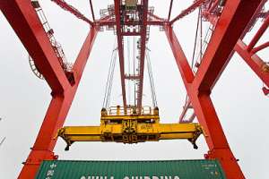 沪车牌拍卖价突破9万2月豪车上牌量增长2